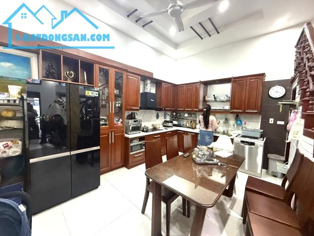 Bán Nhà Phố Tương Mai Hoàng Mai 45m2-5T MT5m Lô Góc VIEW Sông 15,9 Tỷ Tương Mai.