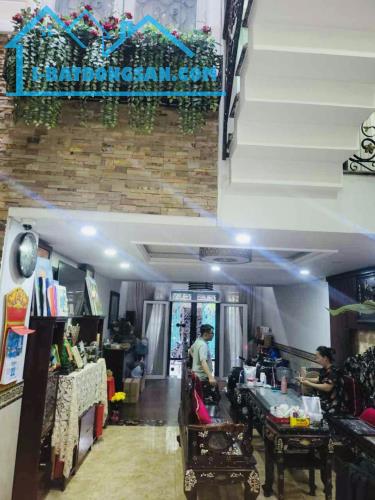 Nhà Đẹp Hẻm Nhựa 6m, Gần Trường Sa Khu Vip Phú Nhuận - 5 Tầng BTCT 80m2 Giá Bán 22,5tỷ.