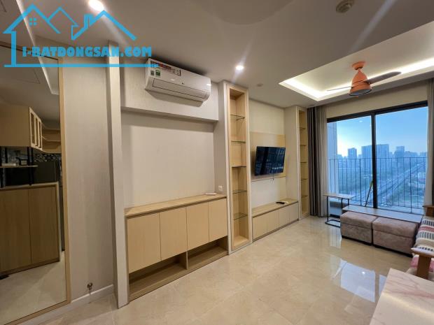 Hàng hiếm tại Vinhome D’Capitale: Căn góc 2PN toà C2 có view hồ “đắt giá” rộng 61m2