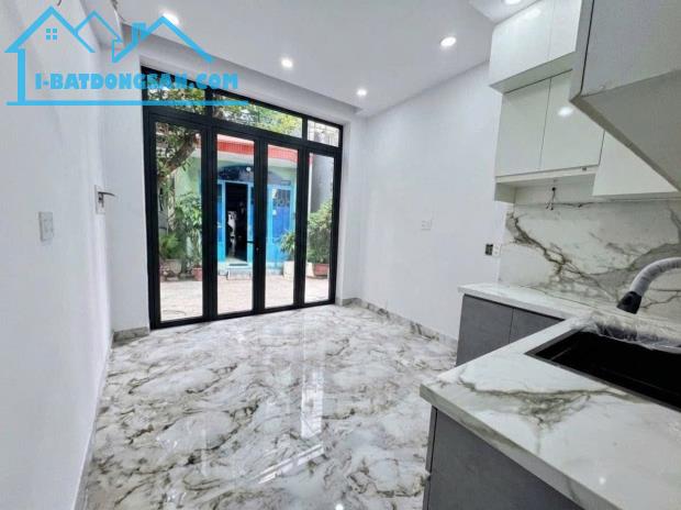 Nhà Tân Bình - Lạc Long Quân, 3 tầng - ở ngay - KD - ngang hơn 3m - 69m2 - hơn 5T nhẹ.