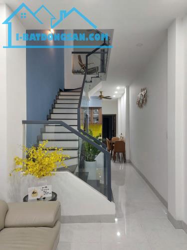 Top nhà vị trí đẹp 1 trệt 3 lầu Thành Thái Quận 10 TP.HCM