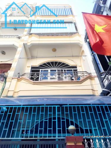 Nhà 4 tầng 51,5m2 hẻm ô tô Quang Trung, cách biển chỉ 500m. Trung tâm đất vàng Nha Trang