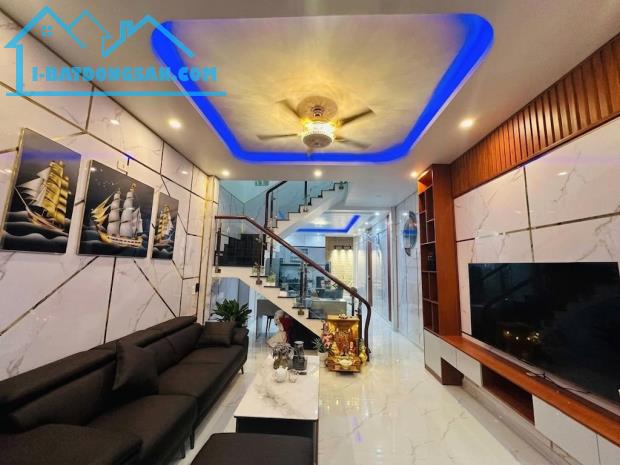 LÊ TRỌNG TẤN - TÂN PHÚ- HẺM XE HƠI SÁT MẶT TIỀN- NHÀ 2 TẦNG ĐẸP- 58M2 (4x15). CHỈ 6 TỶ XÍU