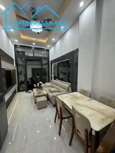 Tôi cần bán nhà ngõ Đình Đông, giá 10.3 tỷ, 30m2x5T, ở luôn, ẢNH THẬT