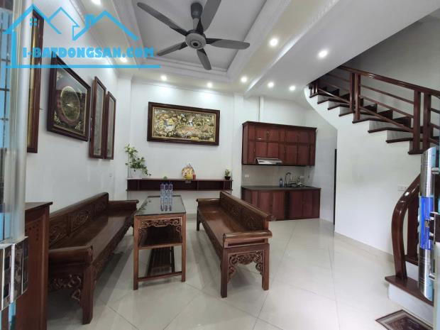 BÁN NHÀ 1 TỶ 500 TRIỆU, NGÕ NGẮN NGAY GẦN CẦU ĐÒ QUAN, 24 M2 x 3 TẦNG