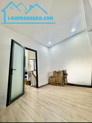 Bán gấp nhà hẻm 6m Đỗ Thừa Luông,sát chợ tân hương, có thu nhập 10tr/tháng nhỉnh 4 tỷ.