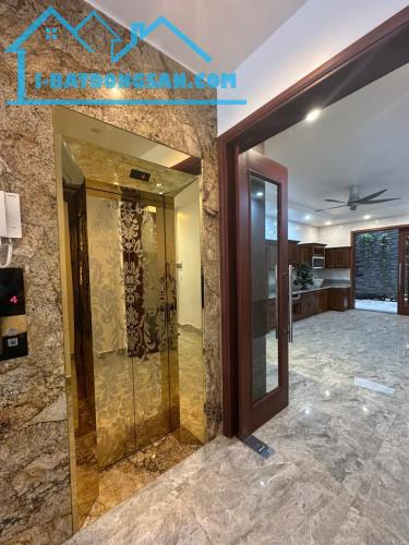 Bán nhà khu 5 vĩnh niệm, hải phòng. DT: 100m2*5 tầng thang máy. Giá: 15,x tỷ. LH: Đạt 0934
