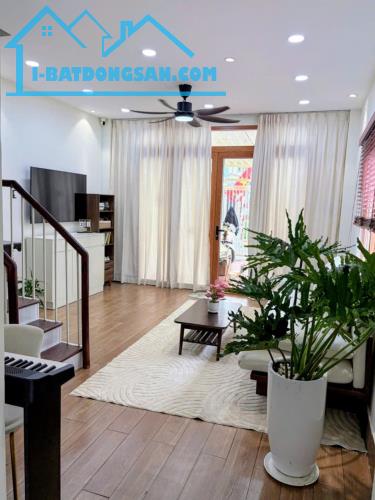 Nhà HXH Tân Phú – Âu Cơ, 2 tầng ở ngay - KD - ngang hơn 4m - dài hơn 15m - hơn 8 tỷ.