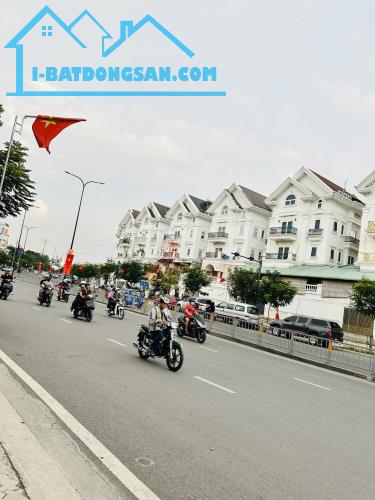 Bán Nhà Giá Đất, Mặt Tiền Dương Quảng Hàm - DT ( 5,5m*33m ) Bán Chỉ 23tỷ.