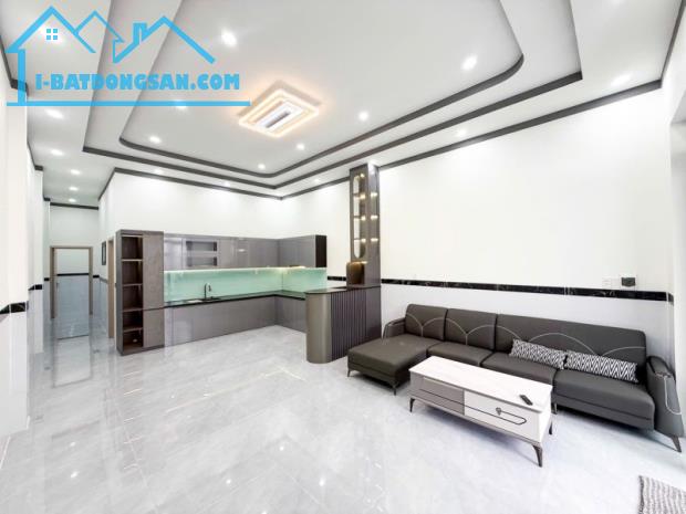 Bán nhà 120m2 Trung Tâm Biên Hòa,ngay cổng 2,SHR đường ô tô