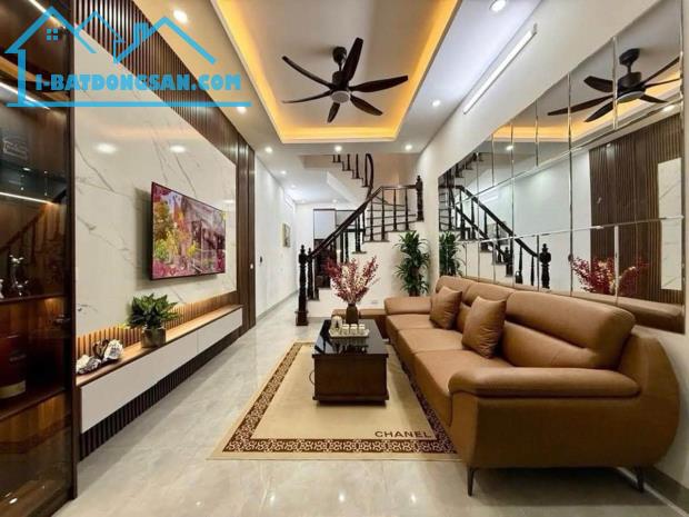 TRUNG TÂM QUẬN ĐỐNG ĐA, GẦN PHỐ TÔN THẤT TÙNG – TRƯỜNG CHINH, NHÀ ĐẸP 4 TẦNG, NHỈNH 8 TỶ.
