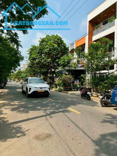 *Bán cặp đất đường Hòa Phú 9 (Gò Nảy 6), gần Hoàng Thị Loan, dt 180m2 (10x18), giá 11,5 Tỷ