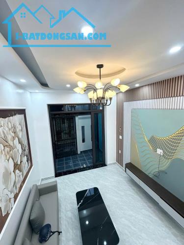 Bán Nhà Độc Lập Xây Mới có sân cổng - Ngay Đình Đông 47m2*3 tầng: 2tỷ85.