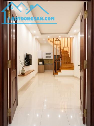 BÁN GẤP NHÀ NGỌC THỤY – LONG BIÊN, 35M x 5T, FULL ĐỒ, Ô TÔ 7 CHỖ, SÁT MẶT PHỐ. GIÁ 6.8 TỶ