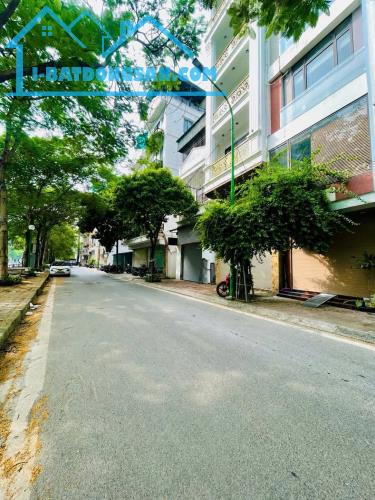 Bán Nhà Bờ Sông Sét Hoàng Mai 40m2-5T 2MT 2 Thoáng 18 Tỷ Bờ Sông Sét.