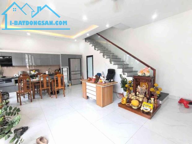 Bán gấp ngay nhà 3 tầng độc lập dân xây lô góc 3 mặt thoáng vĩnh viễn 4.15 tỷ