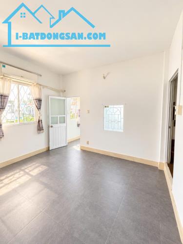 Chỉ 7.6 tỷ có ngay dòng tiền 192tr/năm , ngang 5.3m, CHDV nội thất, oto vào nhà Tân Bình