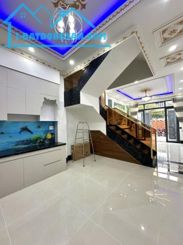 Bán nhà 4 tầng, 56m2 Tỉnh lộ 43, Tam Bình, Thủ Đức, TP HCM, sổ hồng riêng. Giá 6,12 tỷ.