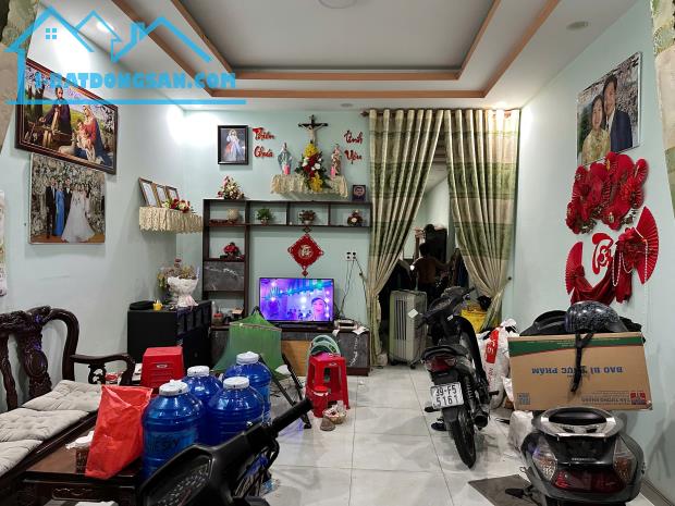 CẦN BÁN NHÀ 1 TRỆT 2 LẦU, ĐƯỜNG OTO THÔNG , PHƯỜNG TAM HIỆP