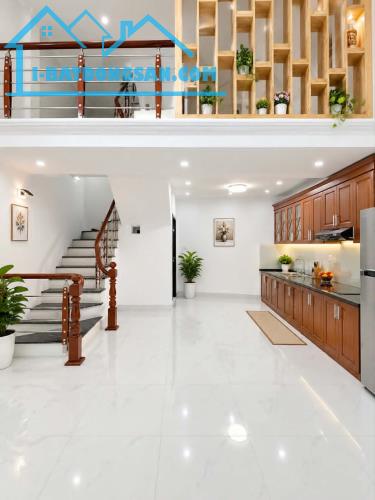 CHÍNH CHỦ CẦN BÁN GẤP NHÀ KIM MÃ PHỐ VIP BA ĐÌNH FULL NỘI THẤT 30M X 5 TẦNG MT 4,2 M 7,5 T