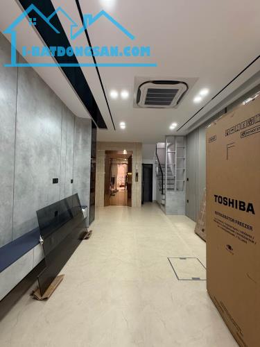 Bán Nhà Xây Mới - Hàng Xóm Mipec Long Biên - Nhỉnh 13Tỷ *60m2, Thang Máy 7T, Full Nội Thất