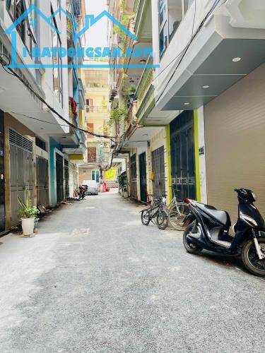 Hạ giá nhà Đường Láng 38m2, 5 tầng đẹp long lanh Gara ô tô 2 mặt thoáng nhỉnh 13 tỷ