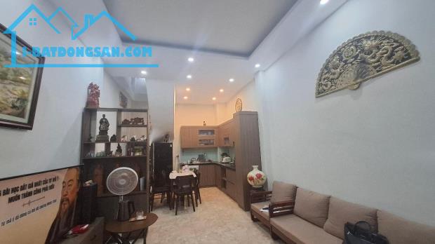 Bán gấp nhà Đặng Tiến Đông 33m2, 4 tầng đẹp ô tô tránh nhỉnh 13 tỷ cực hiếm quận Đống Đa