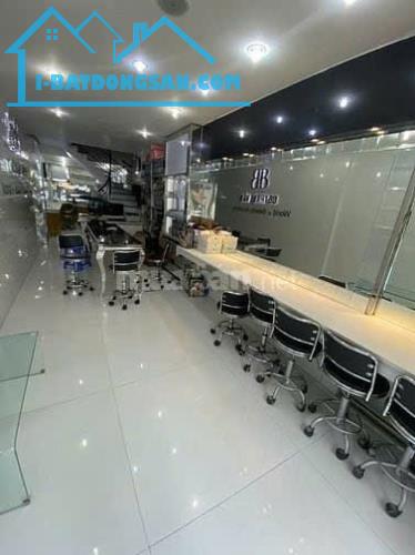 Top nhà rẻ vị trí đẹp 1 trệt 3 lầu Huỳnh Văn Bánh Phú Nhuận TP. Hồ Chí Minh