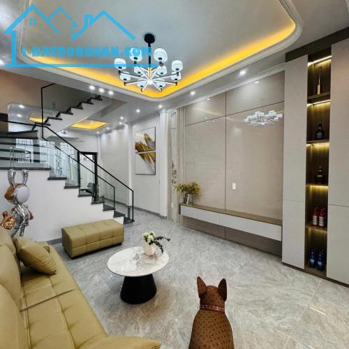 BÁN NHÀ – HẠ 560 TRIỆU – NHÀ XÂY MỚI 261 TRẦN NGUYÊN HÃN – CHỈ 4,050 CÓ Ra Lộc