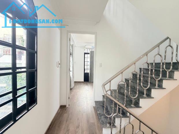 Bán nhà căn góc thoáng sáng hẻm 8m với nhiều phòng ngủ sát eTown Cộng Hòa chỉ nhỉnh 6 tỏi
