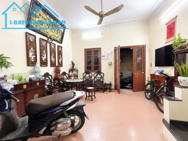 GIẢM SỐC NHÀ ĐỘI CẤN TT BA ĐÌNH KD Ô TÔ TRÁNH VỈA HÈ 3M 32M X 3 TẦNG NHỈNH 10 TỶ
