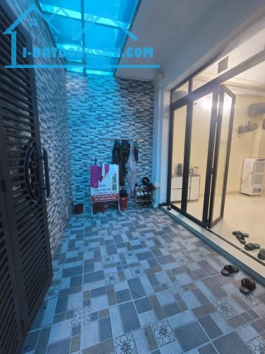 BÁN NHÀ DÂN XÂY 2 TỶ 850 TRIỆU, NGÕ Ô TÔ ĐỖ CỬA TRẦN QUANG KHẢI, 83 M2 x 3 TẦNG