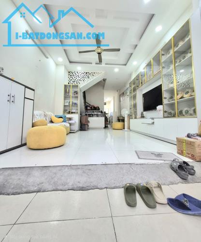 Nhà Tân Phú hẻm xe hơi ngay Tân Sơn Nhì - Diện tích tốt 62m2 - 3 Tầng mới - chỉ 6 tỷ hơn