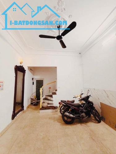 Nhà đẹp long lanh ngõ Đê La Thành, giá 11.5 tỷ, 43m2x4T, ở luôn