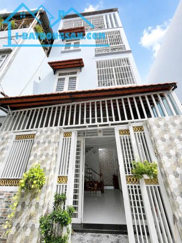 Nhà ngang khủng cách MT Phạm Thế Hiển 50m P4Q8 P.Chánh Hưng