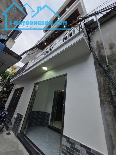 BÁN NHÀ ĐẸP 2.5 TỶ 3 TẦNG 50M2 XÂY ĐỘC LẬP NGÕ GIẢI PHÓNG