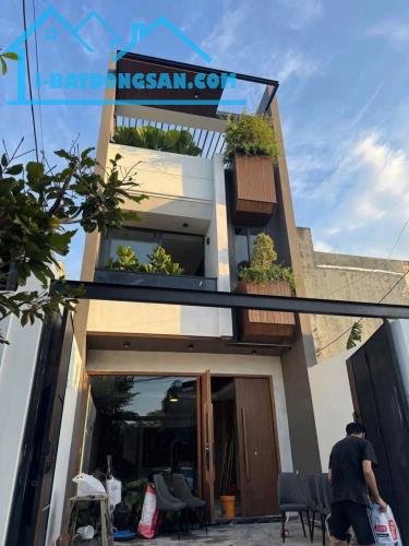 Bán nhà 1 trệt 2 lầu gần Giáo Xứ Lộc Lâm, Hố Nai, Biên Hòa, 100m2, giá 4 tỷ 250.