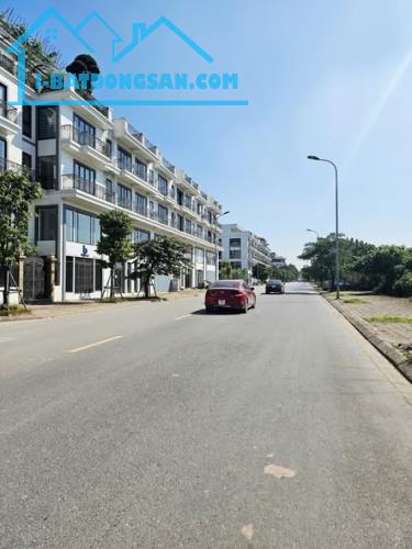 Bán shop Hải Phát Trâu Quỳ Gia Lâm,87m,5 tầng, chỉ 17.7 tỷ + Chủ cần tiền nên muốn bán sớ