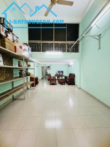 Nhà Tân Bình - Lạc Long Quân, 3 tầng ở ngay - KD - ngang hơn 5m - dài gần 25m - 21 tỷ.