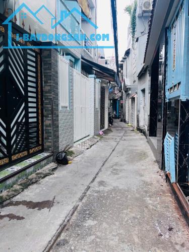 Bán Nhà Hẻm Ba gác Bến Bình Đông Quận 8, 4.8x17 - Cấp 4 - 2PN, Ngay D-Aqua, Chỉ 4,2 tỷ