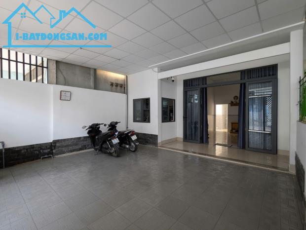 MT đường 379, Tăng Nhơn Phú A – Dt 130m² (6 x 20m) – Nhà C4, 3PN