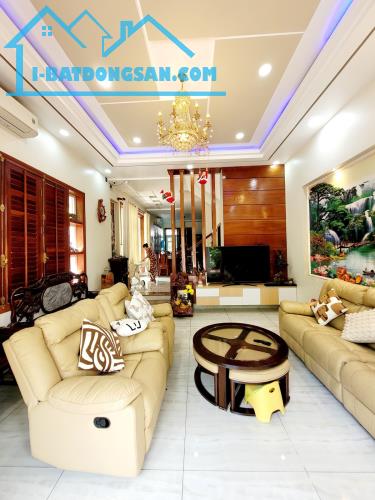 BIỆT THỰ LÔ GÓC 5 TẦNG – THANG MÁY – DT 252M² - KDC GIA HÒA PHƯỚC LONG B