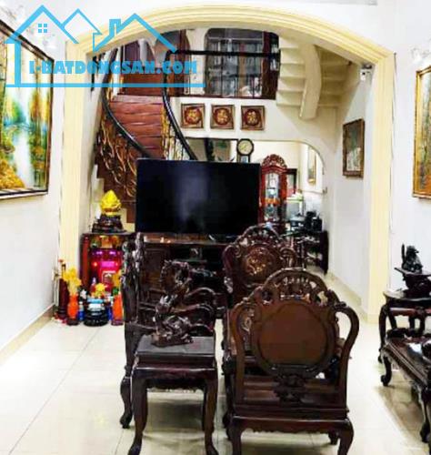 Bán nhà 4 tầng, mặt tiền Nguyễn Minh Hoàng, P.Bảy Hiền, 80m2, hơn 19 tỷ TL