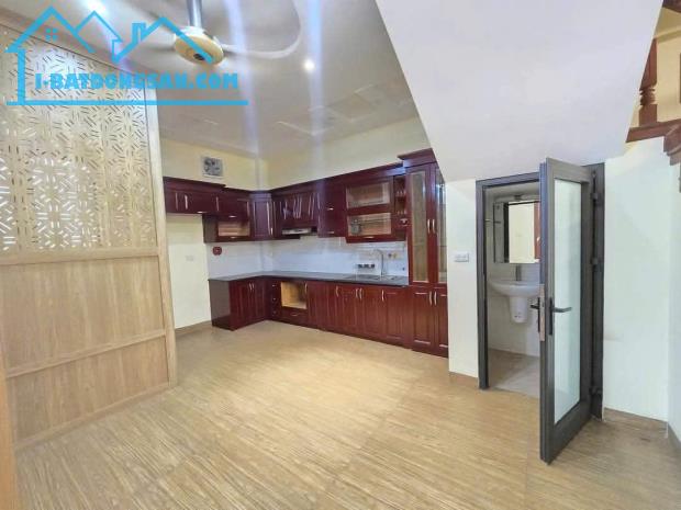 🔥🔥 PHỐ TRẠM – NHÀ ĐẸP 6 TẦNG – FULL NỘI THẤT – CHỈ 11,X TỶ 🔥🔥 🏡 42M² × 6 TẦNG – NGÕ
