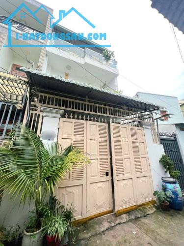 Hẻm xe hơi Linh Trung, Thủ Đức. 90m2 (5x18m), Trệt, 2 Lầu, Sân thượng. Hoàn công.