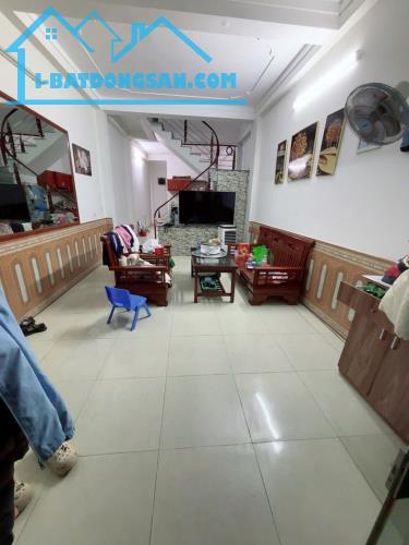 Nhà đẹp, ngõ nông, cách Aeon Mall chỉ 5 phút, 41,5m2*2 tầng - 2tỷ35