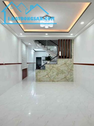 Bán ngay căn nhà Lạc Long Quân, Tân Bình, 4 tầng 4PN, Giá chỉ 7 tỷ 0834399266