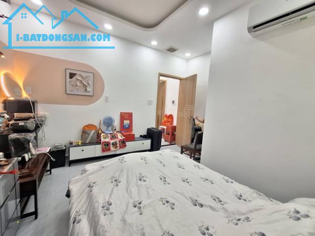 Bán gấp căn nhà 100m2, ngay đường Lý Thường Kiệt, Tân Bình, Giá 10.5 tỷ 0834399266