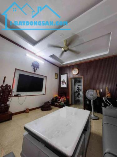 Nhà Miếu Hai Xã 82m2*2 tầng - 2tỷ7, nhà diện tích rộng, có sân cổng, ngõ nông, thông