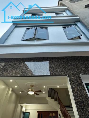 Bán nhà 3 tầng mặt phố Lý Quốc Bảo, ph Nhị Châu, TP Hải Dương, 40m2, 3 ngủ, nhà đẹp chỉ 2.